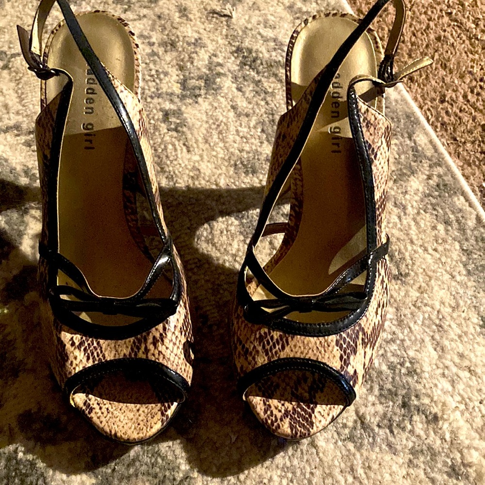 Women’s MADDEN GIRL size 10 snake skin heels